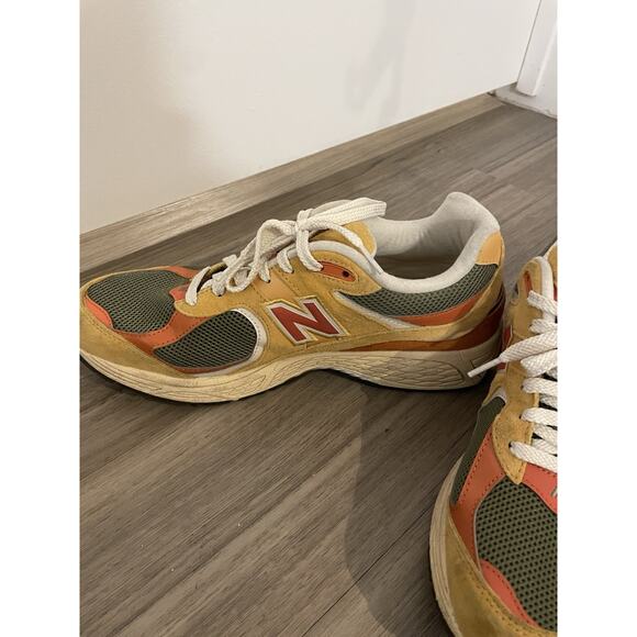 New Balance Men's 2002R Size 12 Dried Apricot Dark Olive - Picture 10 of 12